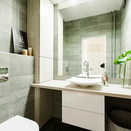 Plac Zbawiciela Apartment *